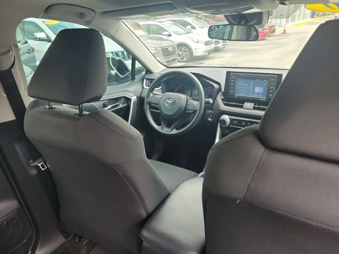 Used 2020 Toyota RAV4 XLE w/ Convenience Package FWD image 12