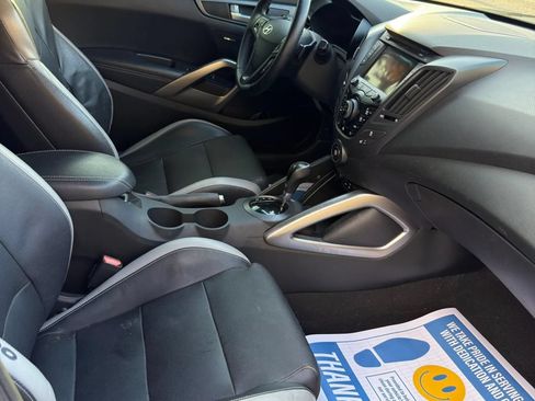 Used 2016 Hyundai Veloster Turbo FWD image 16