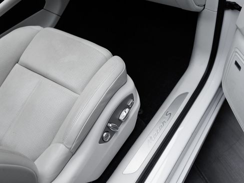 Certified 2022 Porsche Macan S AWD/4WD image 36