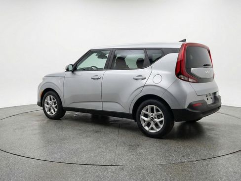 Used 2025 Kia Soul LX w/ LX Technology Package image 2