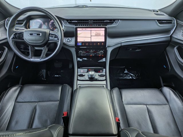 Certified 2022 Jeep Grand Cherokee Overland w/ Luxury Tech Group IV AWD/4WD image 16