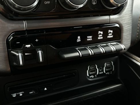 Used 2019 RAM 1500 Limited w/ Body Color Bumper Group AWD/4WD image 23