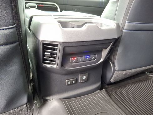 Used 2024 Toyota Tundra Platinum AWD/4WD image 17