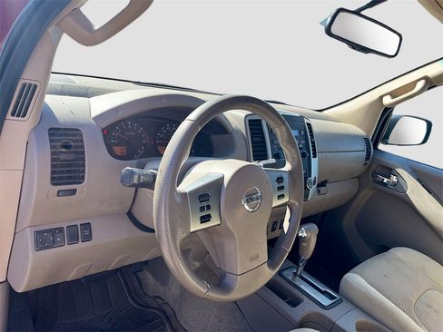 Used 2012 Nissan Frontier SV w/ SV Premium Utility Pkg image 9