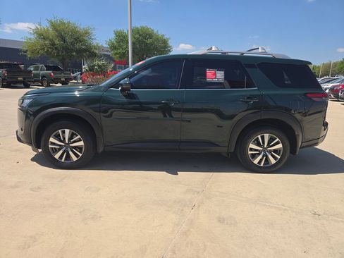 Certified 2024 Nissan Pathfinder SL FWD image 10