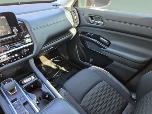 Certified 2022 Nissan Pathfinder SV FWD image 15