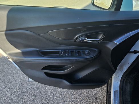 Used 2018 Buick Encore Preferred image 10