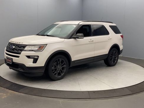Used 2019 Ford Explorer XLT w/ Equipment Group 202A AWD/4WD image 9