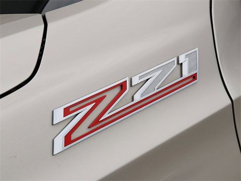 Used 2023 Chevrolet Tahoe Z71 w/ Luxury Package AWD/4WD image 10