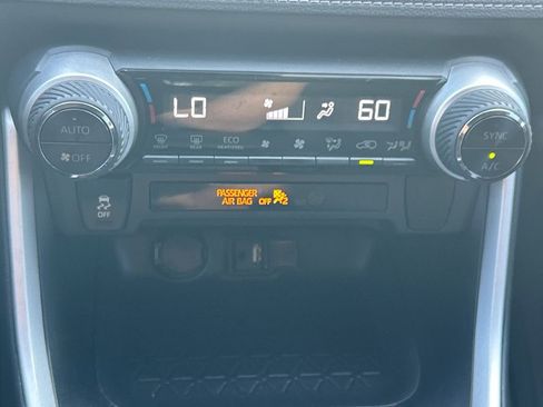 Used 2019 Toyota RAV4 XLE FWD image 22