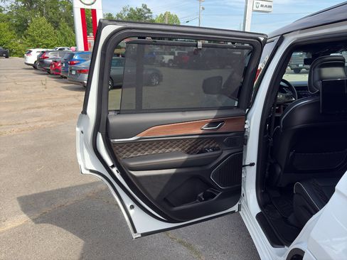 Used 2025 Jeep Grand Cherokee L Summit w/ Advanced Protech Group IV AWD/4WD image 21