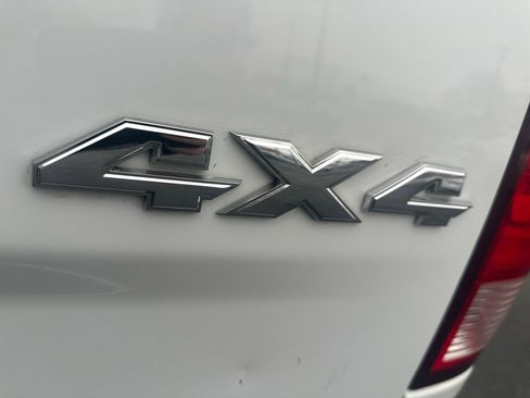 Used 2018 RAM 2500 Tradesman w/ Chrome Appearance Group image 11