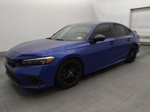 Used 2022 Honda Civic Sport image 2