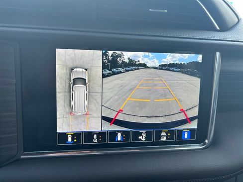 Used 2022 GMC Yukon Denali RWD image 12