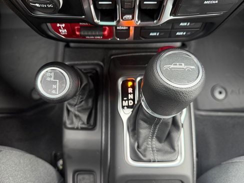 New 2025 Jeep Gladiator Sport image 24