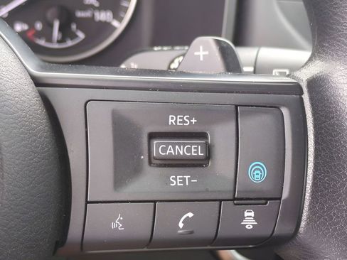 Used 2024 Nissan Rogue SV image 25