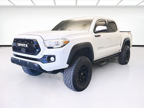 Used 2020 Toyota Tacoma TRD Off-Road image 15