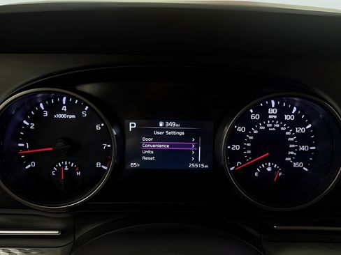 Used 2024 Kia Carnival LX FWD image 23