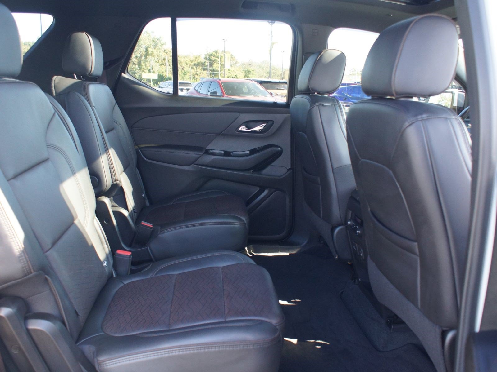Used 2022 Chevrolet Traverse High Country FWD image 15