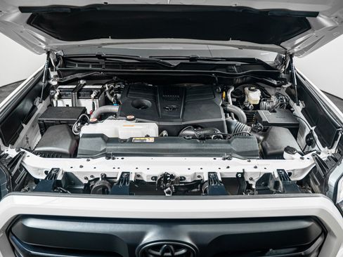 Used 2025 Toyota Tundra SR5 AWD/4WD image 3