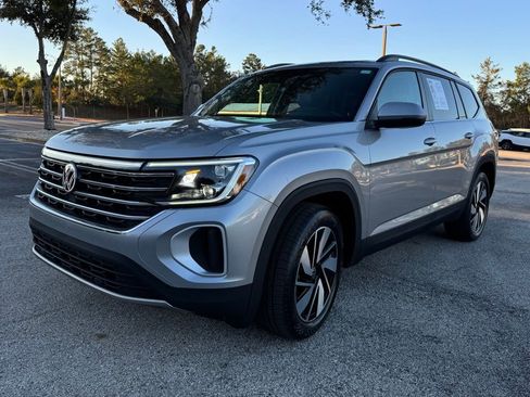 Used 2024 Volkswagen Atlas SE image 3