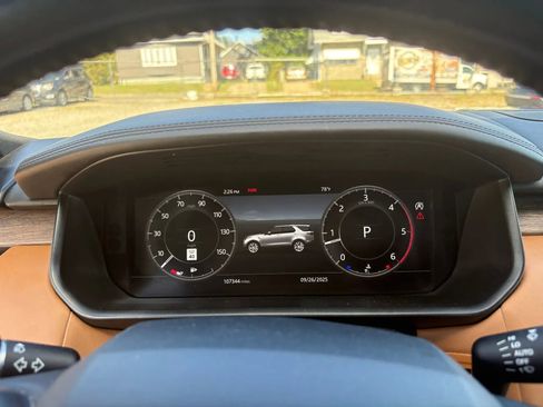 Used 2019 Land Rover Discovery HSE Luxury image 23