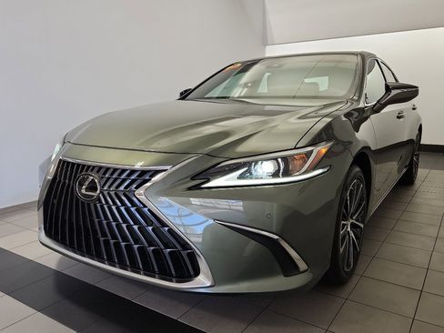 Used 2024 Lexus ES 350 Premium image 2