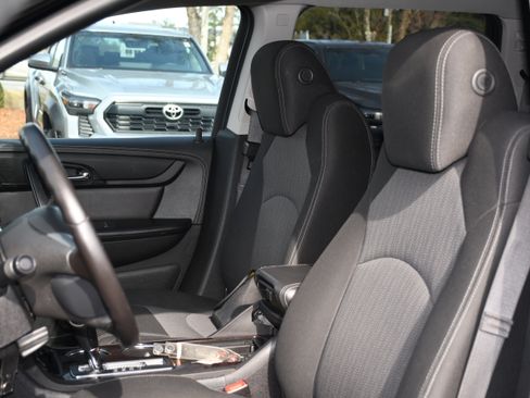 Used 2017 Chevrolet Traverse LT image 11