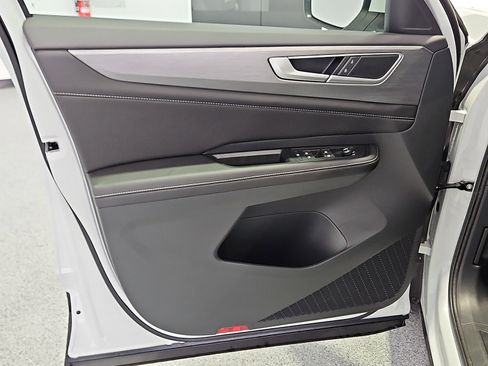 New 2026 Volkswagen Atlas Cross Sport SE image 12