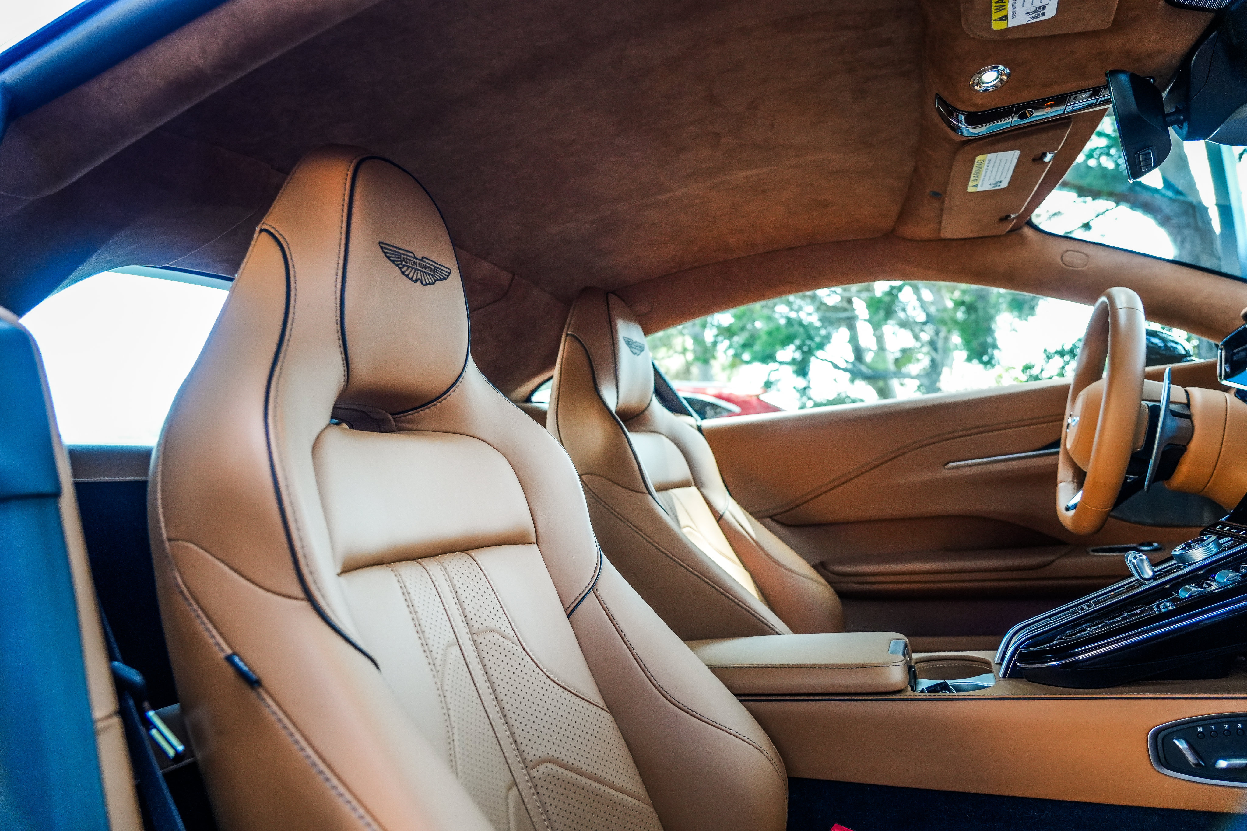 Used 2025 Aston Martin V8 Vantage Coupe RWD image 19