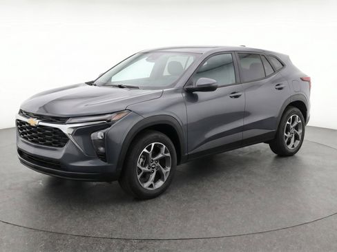 Used 2025 Chevrolet Trax LT w/ LT Convenience Package FWD image 3