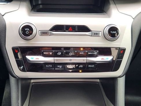 Used 2024 Ford Explorer XLT w/ Equipment Group 202A RWD image 16