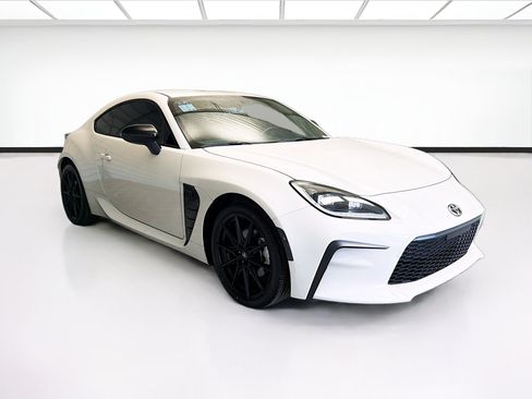 Used 2024 Toyota GR86 Premium RWD image 3