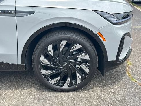 New 2026 Lincoln Nautilus Reserve w/ Jet Appearance Package AWD/4WD image 13