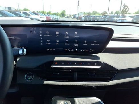 Used 2025 Buick Enclave Sport Touring AWD/4WD image 10