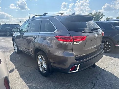 Used 2018 Toyota Highlander Limited AWD/4WD image 12
