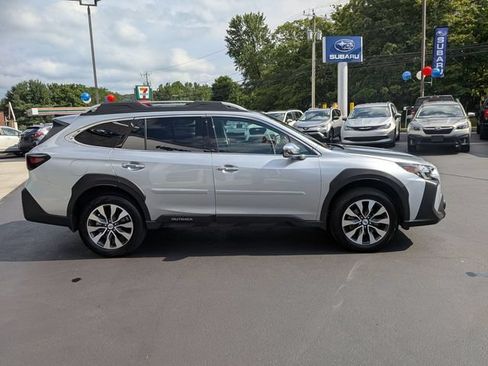 Used 2025 Subaru Outback Touring XT AWD/4WD image 2