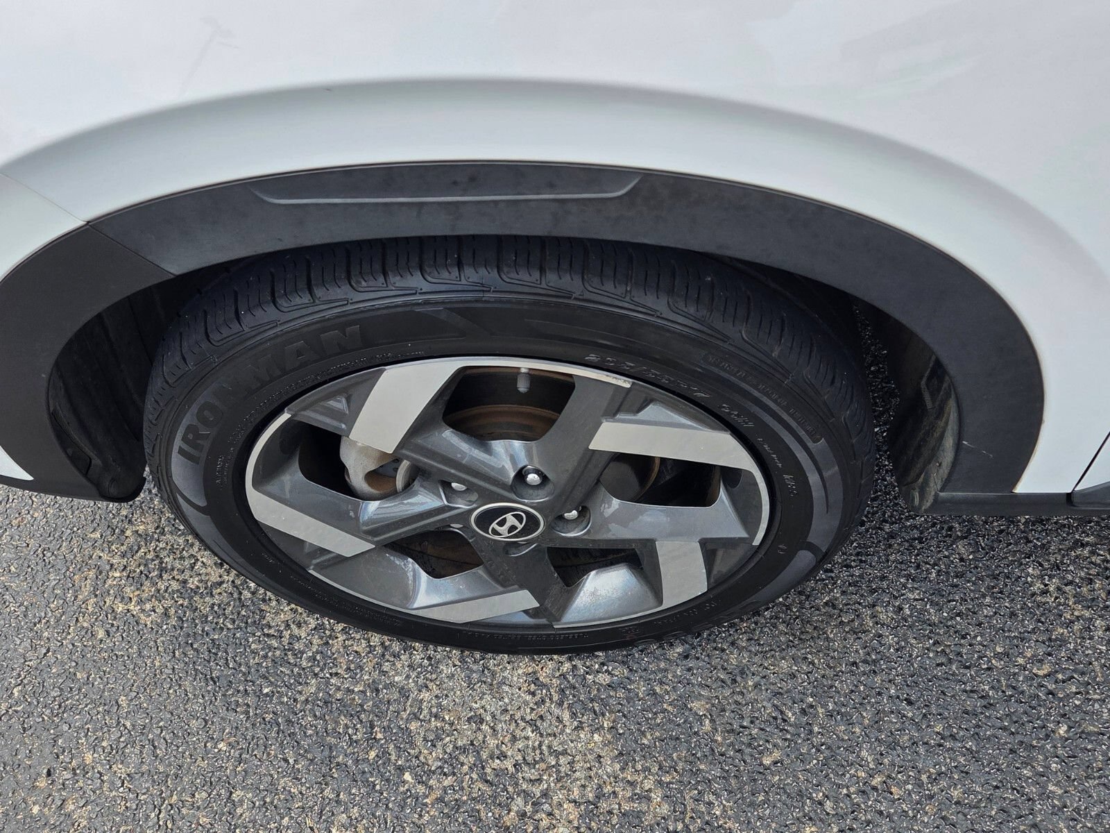 Used 2021 Hyundai Venue SEL FWD image 16