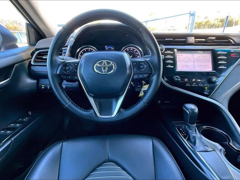 Used 2019 Toyota Camry SE image 6