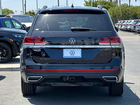Used 2023 Volkswagen Atlas SE w/ Panoramic Sunroof Package FWD image 5