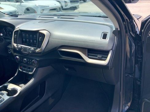 Used 2022 GMC Terrain Denali w/ Denali Premium Package AWD/4WD image 15