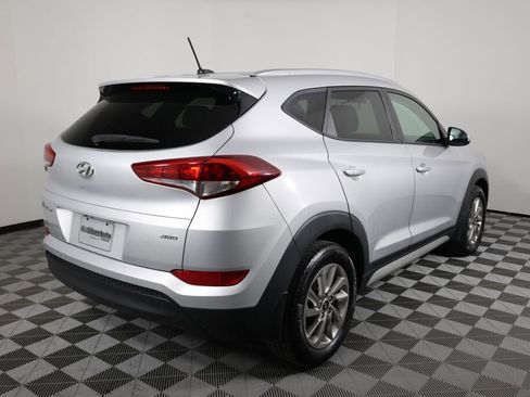 Used 2017 Hyundai Tucson SE AWD/4WD image 2