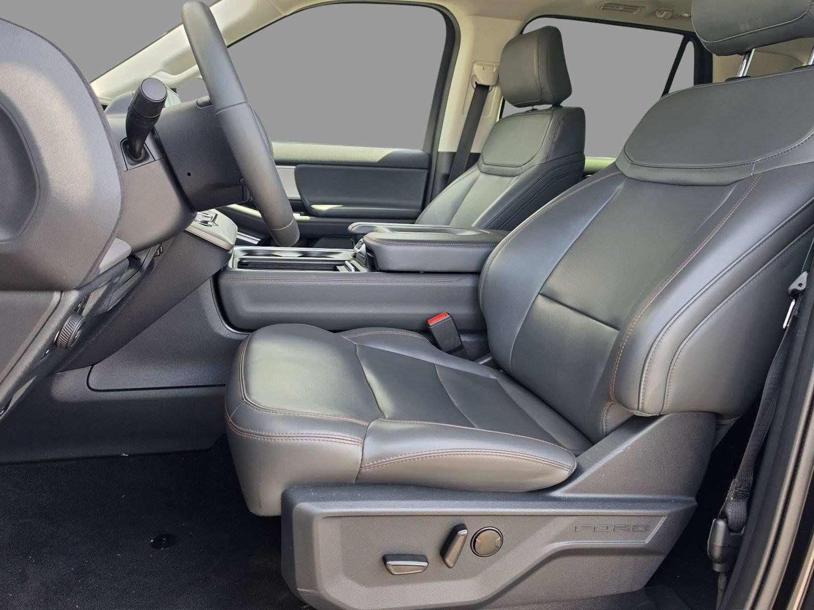 Used 2025 Ford Expedition Max Active AWD/4WD image 13