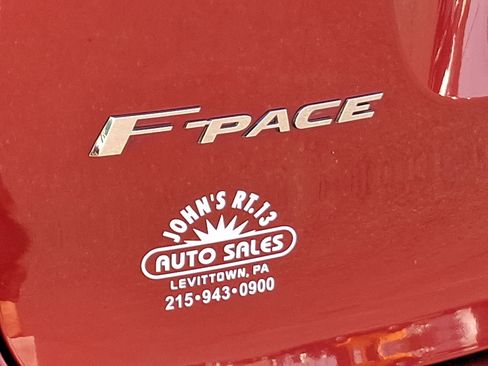 Used 2021 Jaguar F-PACE SVR image 32