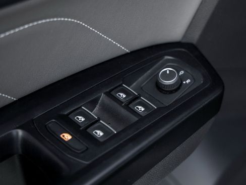 Used 2021 Volkswagen Atlas Cross Sport SE image 18