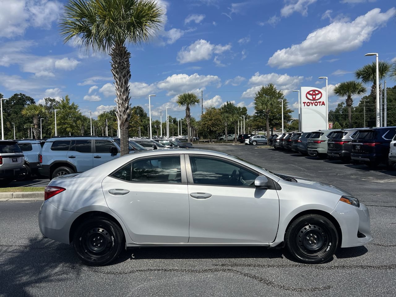 Used 2018 Toyota Corolla LE FWD image 11