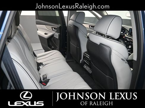 Used 2025 Acura MDX SH-AWD w/ Advance Package image 12