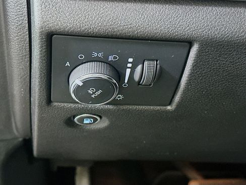 Used 2017 Jeep Grand Cherokee Limited image 17