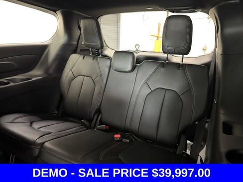 Used 2026 Chrysler Pacifica Select FWD image 18