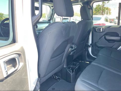 Used 2018 Jeep Wrangler Unlimited Sport S AWD/4WD image 7